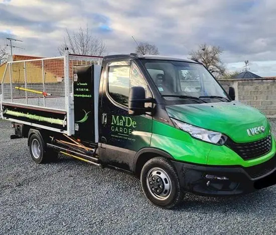 Photo du camion de Ma'de Garden, paysagiste à Chemillé en Anjou